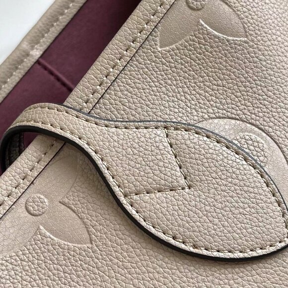 Louis Vuitton Handheld Shopping Bags, Shoulder Bags - Picture 6 of 9